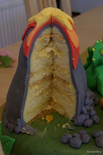 Dinós torta belül