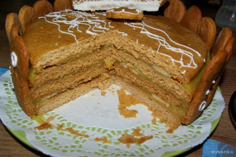 Mézeskalács torta